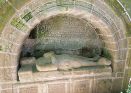 Photo of a stone effigy at Duff House Mausoleum