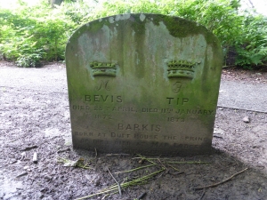 Colour image of gravestone with three dogs names and moulded crowns